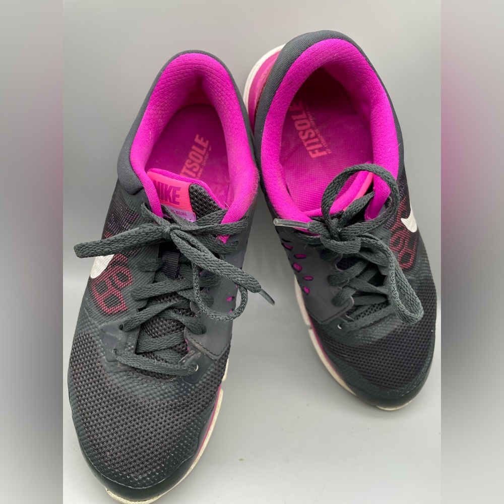 Nike Fitsole black women’s sneakers